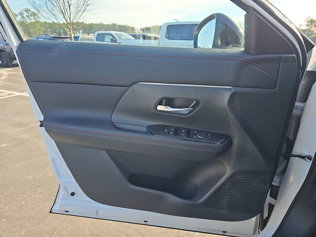 New 2026 Nissan Kicks SR FWD image 30