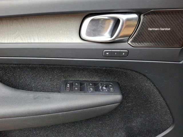 Used 2019 Volvo XC40 T5 Inscription image 17