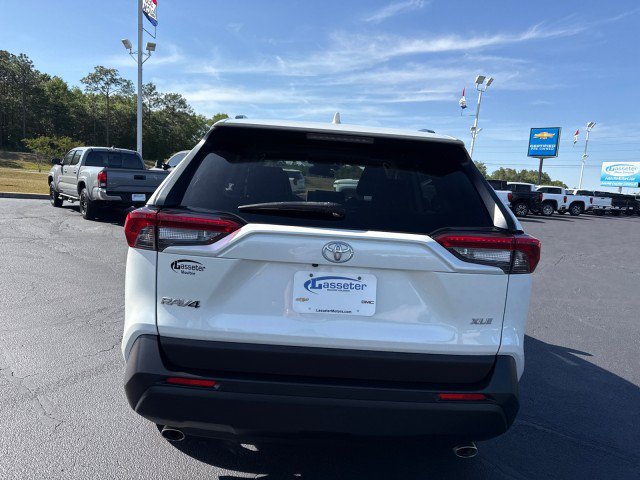 Used 2022 Toyota RAV4 XLE Premium FWD image 4