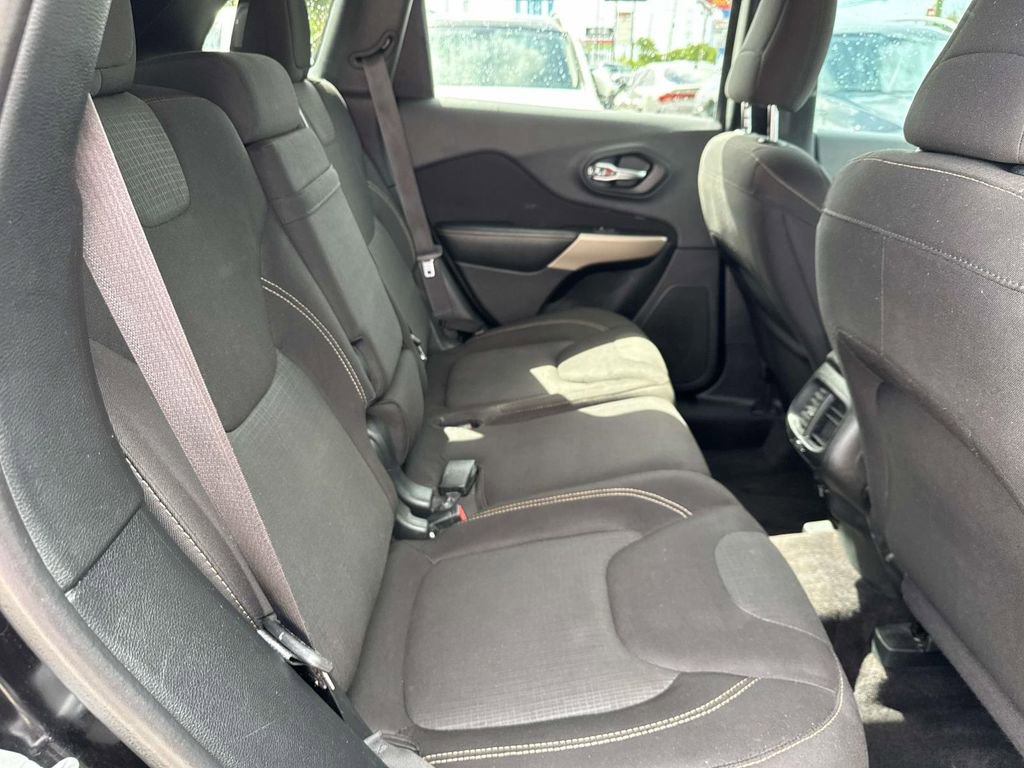 Used 2017 Jeep Cherokee Latitude image 11