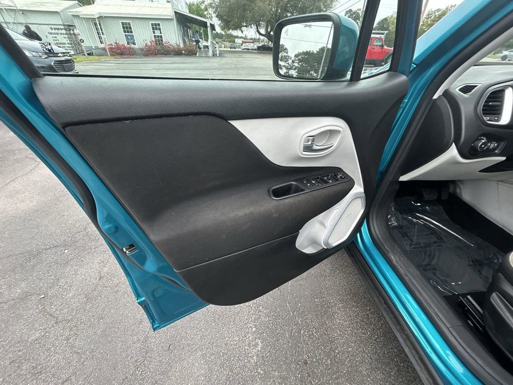 Used 2021 Jeep Renegade Latitude FWD image 12