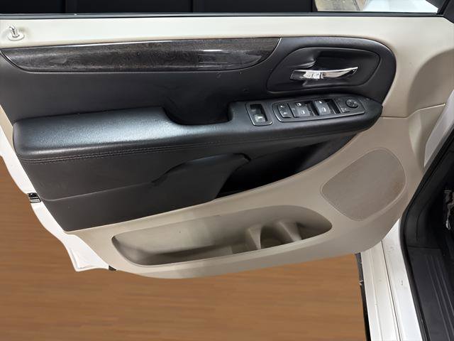 Used 2019 Dodge Grand Caravan SE w/ UConnect Hands-Free Group image 10