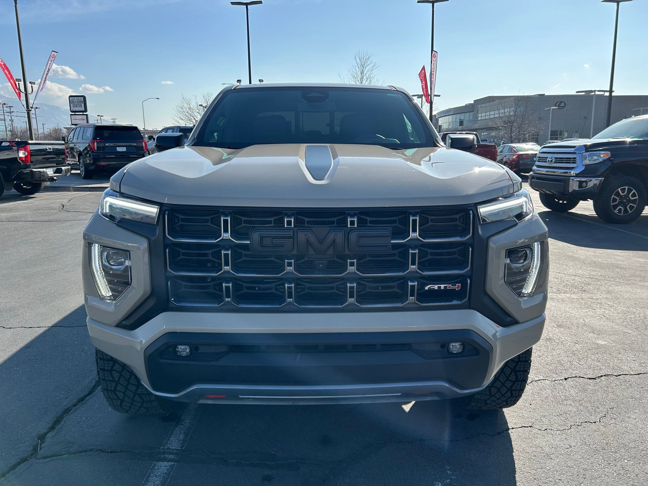 Used 2024 GMC Canyon AT4 w/ Technology Package image 8