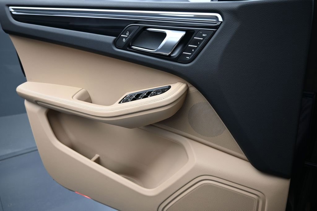 Certified 2023 Porsche Macan Turbo AWD/4WD image 24