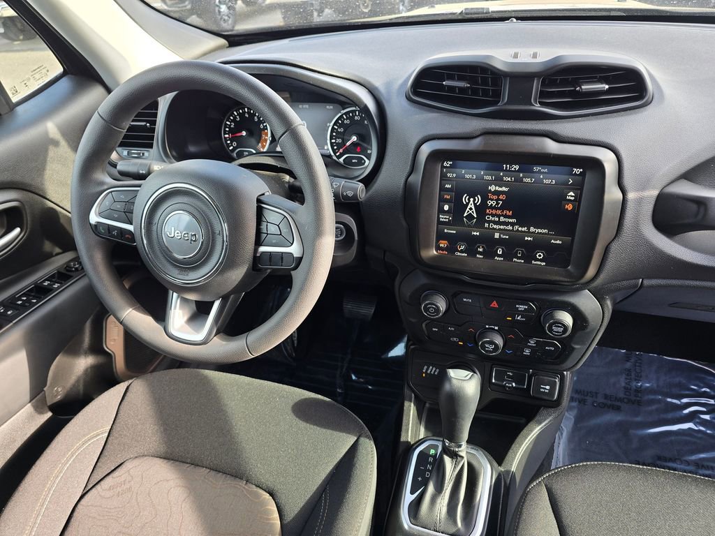 Used 2023 Jeep Renegade Latitude AWD/4WD image 11