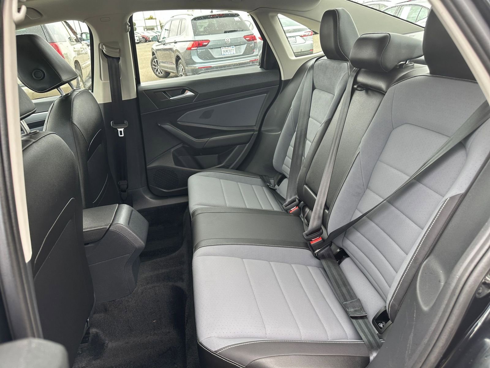 Used 2025 Volkswagen Jetta SE image 28