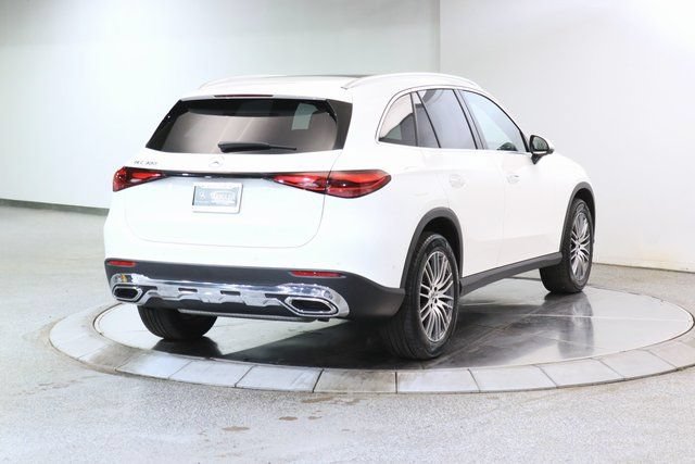Used 2025 Mercedes-Benz GLC 300 4MATIC image 13
