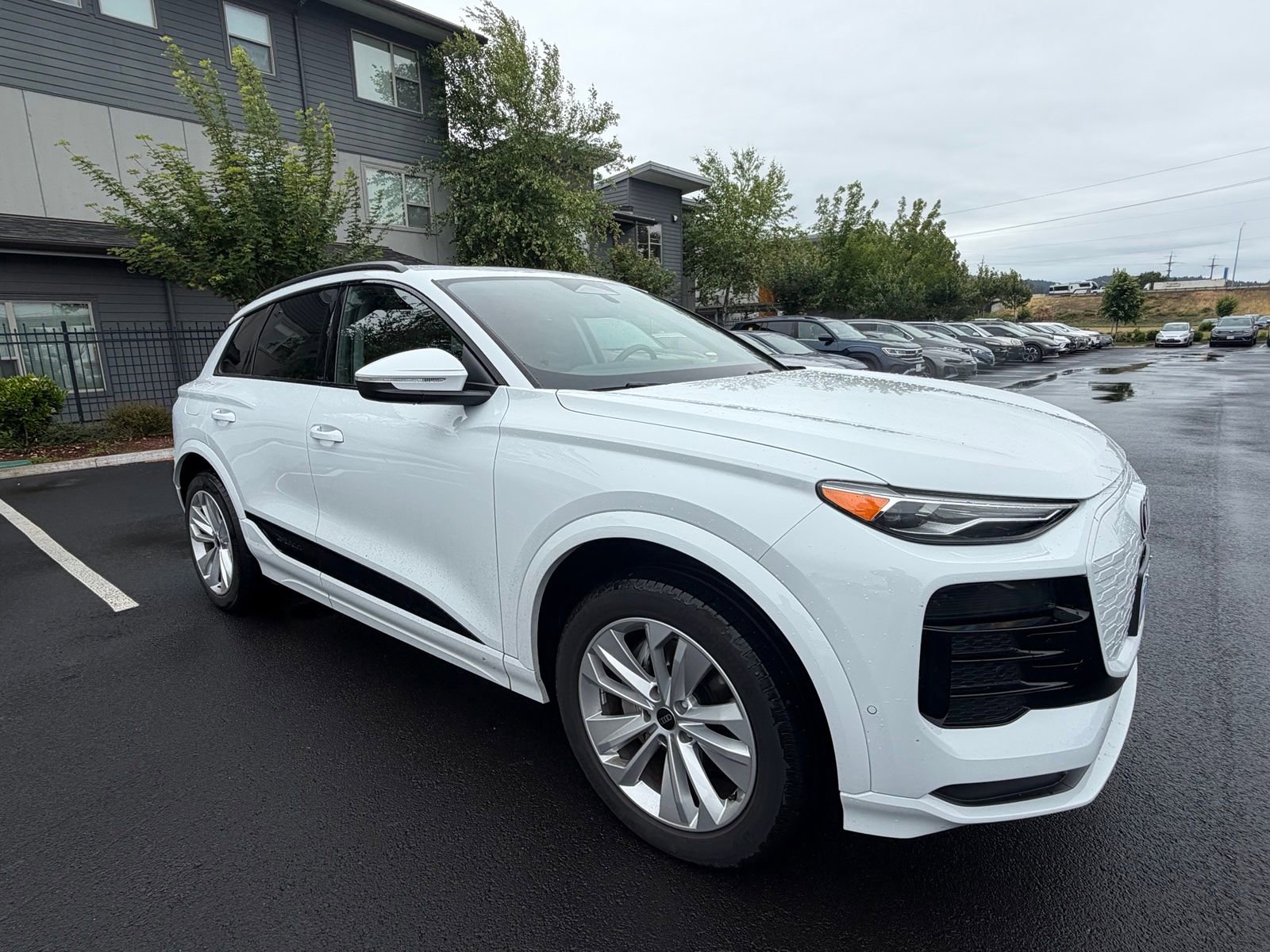 Used 2025 Audi Q6 e-tron Premium RWD image 6