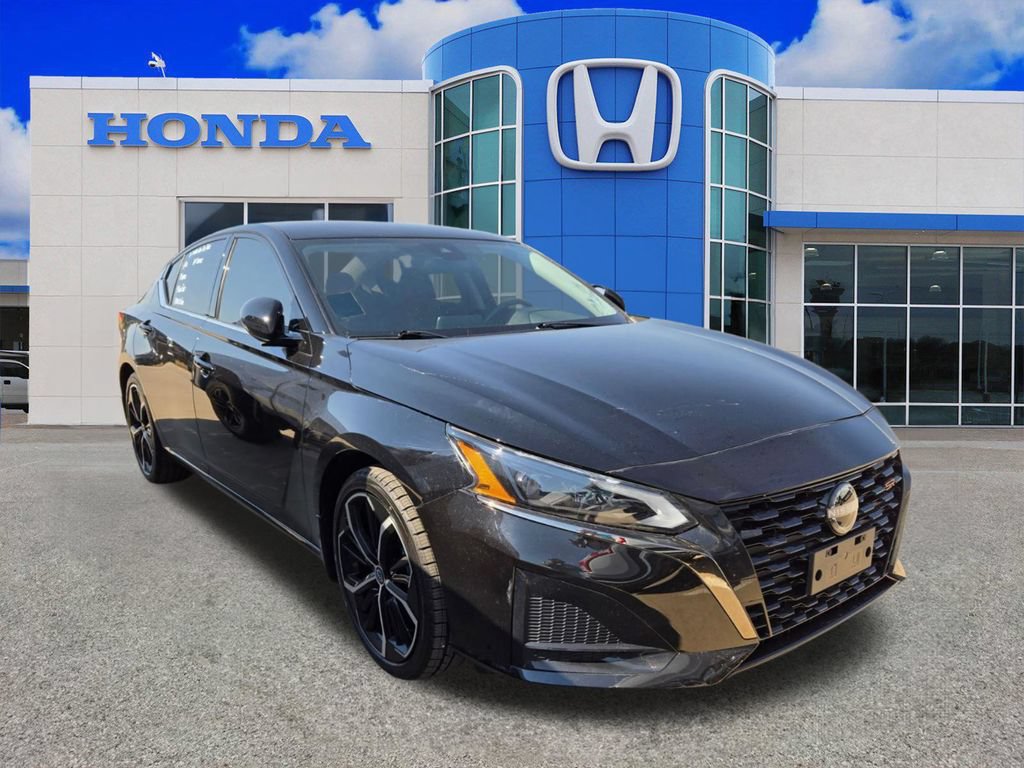 Used 2024 Nissan Altima 2.5 SR FWD image 24