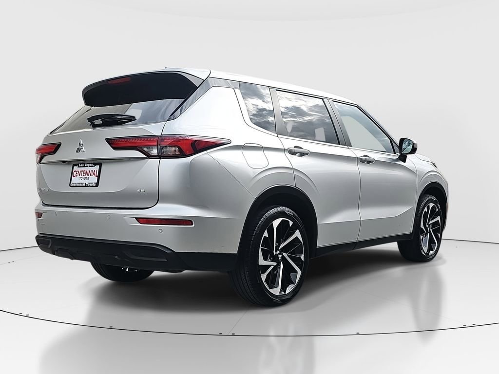 Used 2024 Mitsubishi Outlander SE image 5