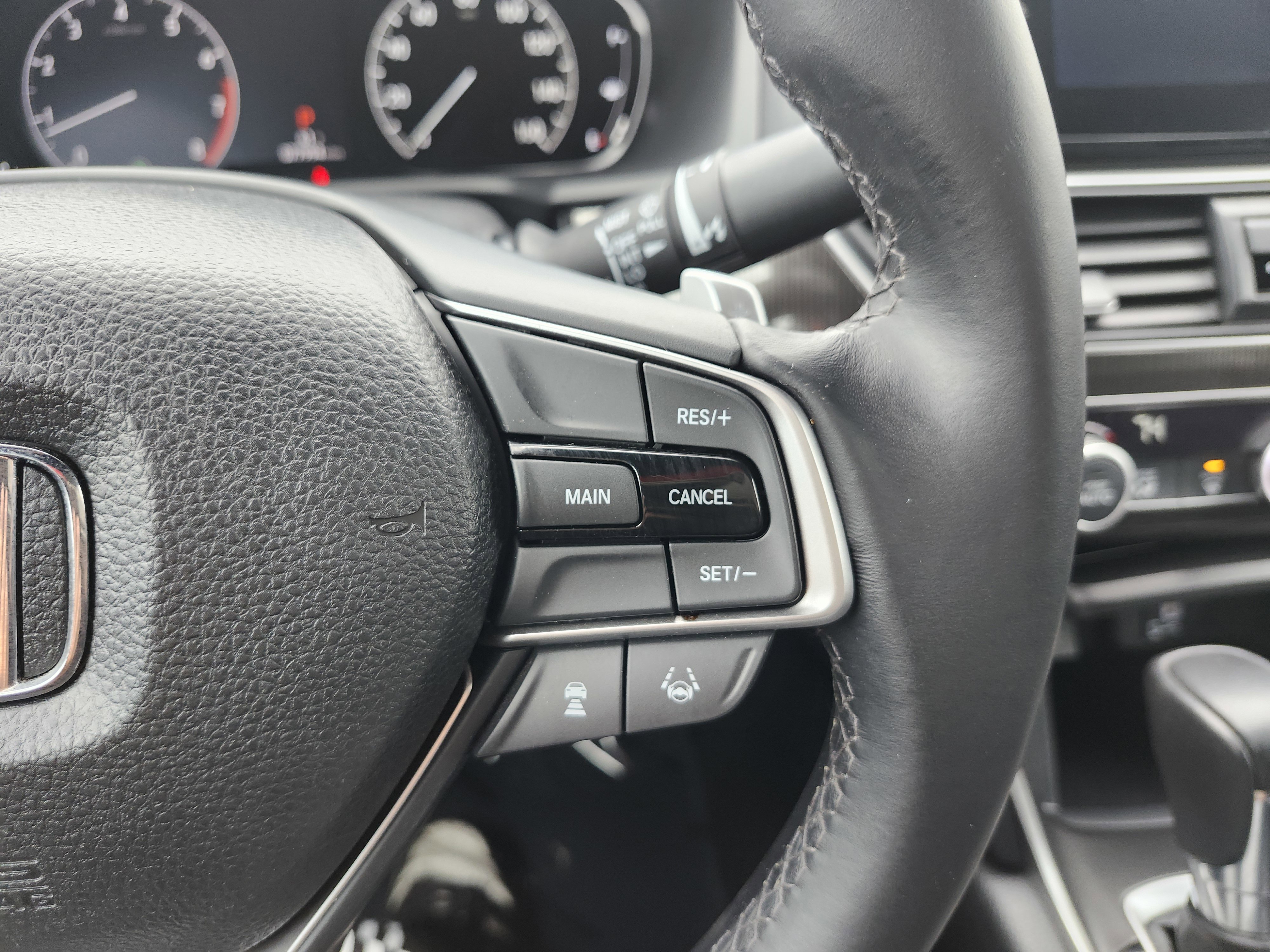 Used 2018 Honda Accord Sport image 32