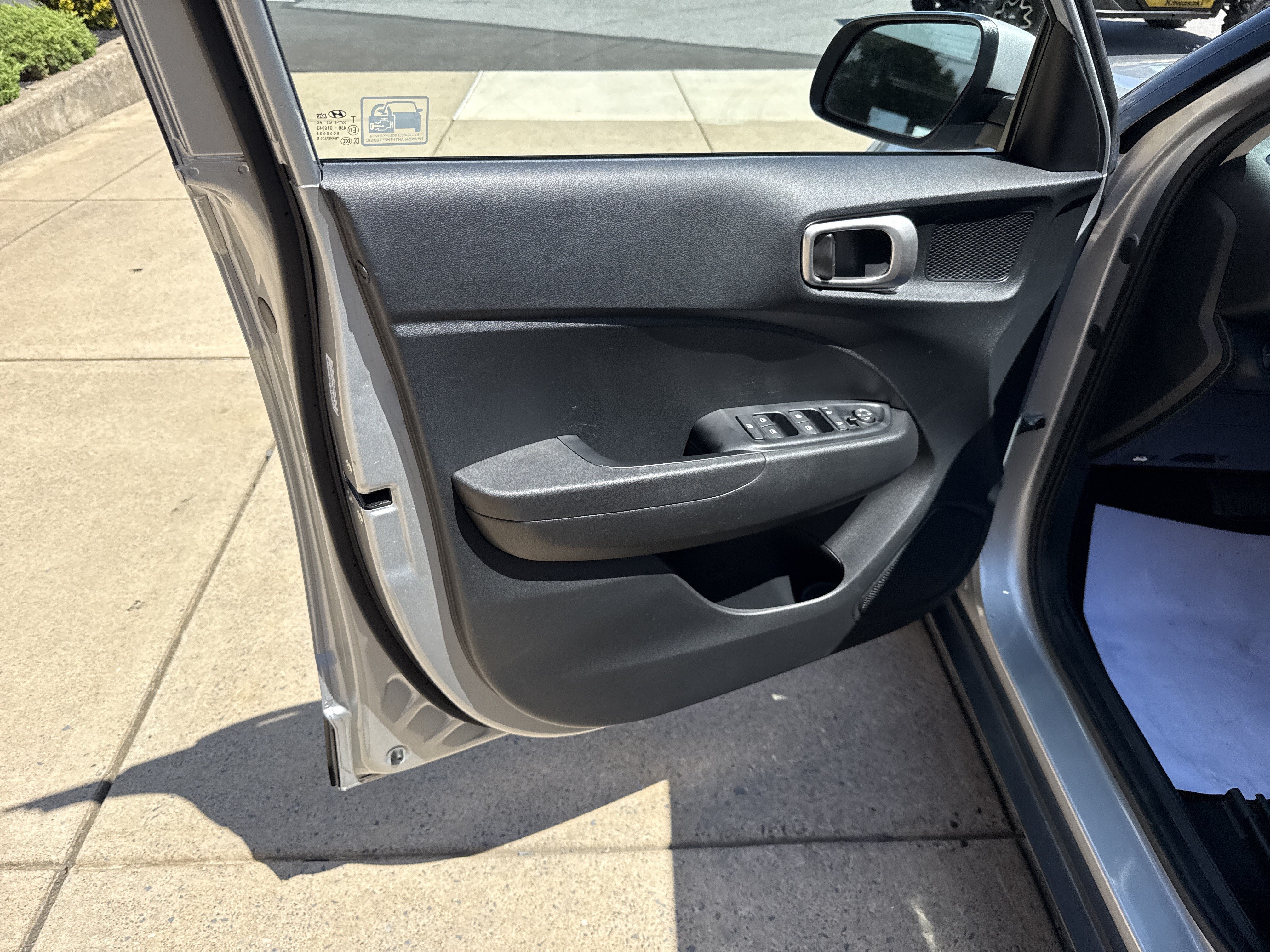 Used 2021 Hyundai Venue SE FWD image 15
