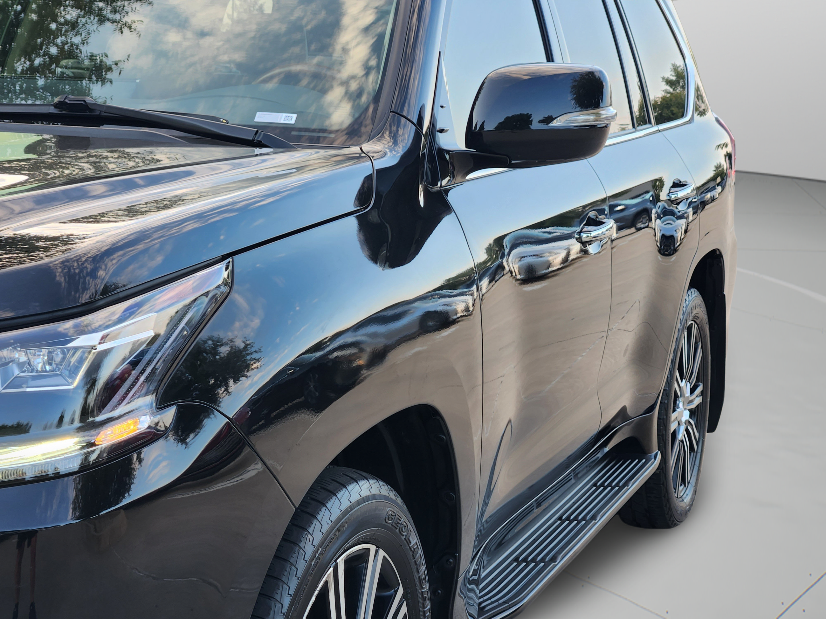 Used 2021 Lexus LX 570 4WD w/ Luxury Package image 44