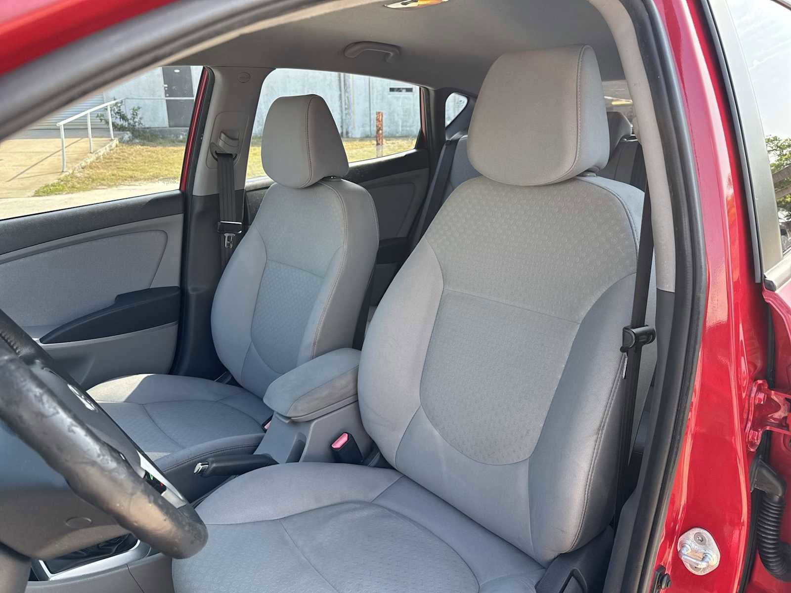 Used 2013 Hyundai Accent SE image 16