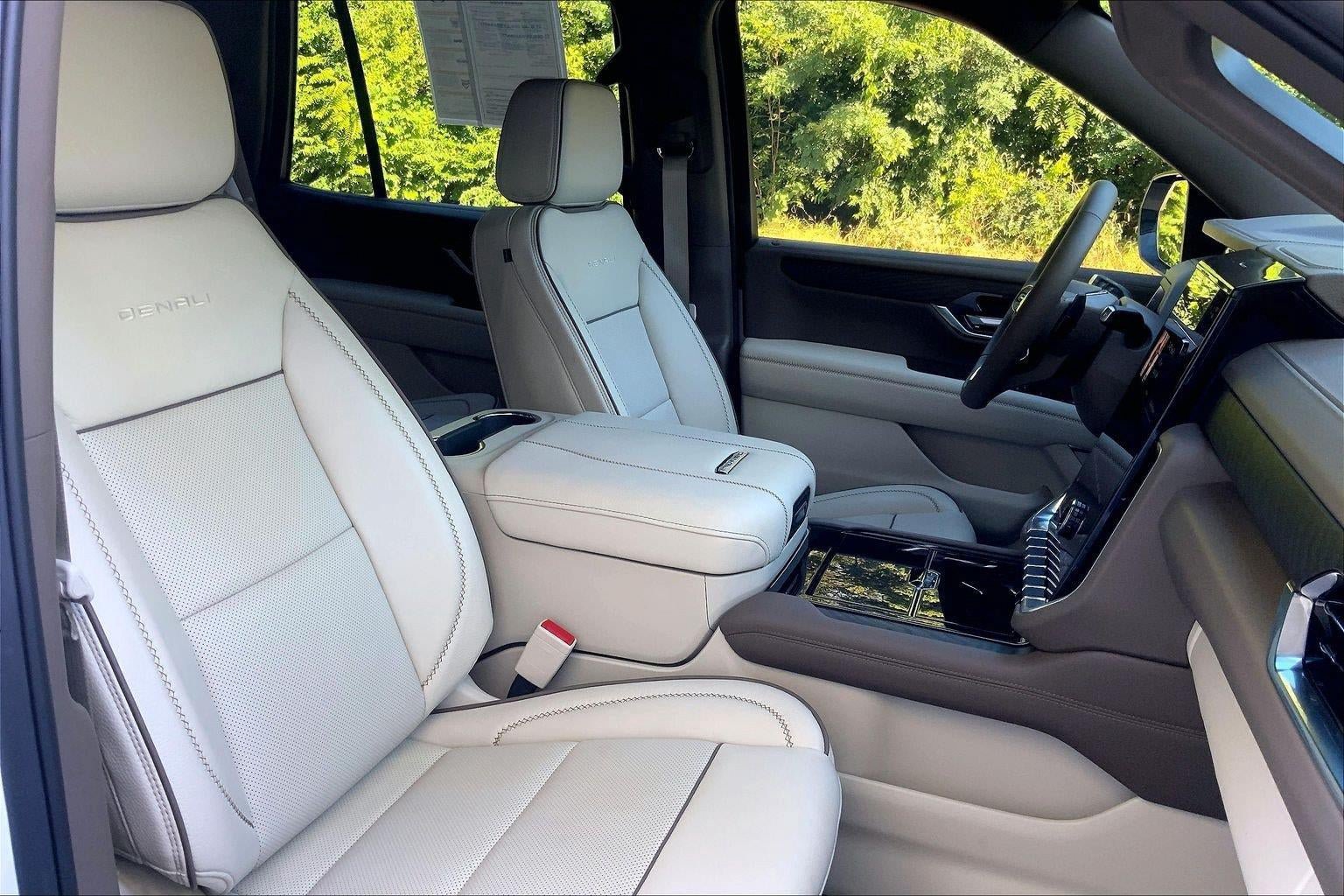 Used 2025 GMC Yukon Denali AWD/4WD image 7