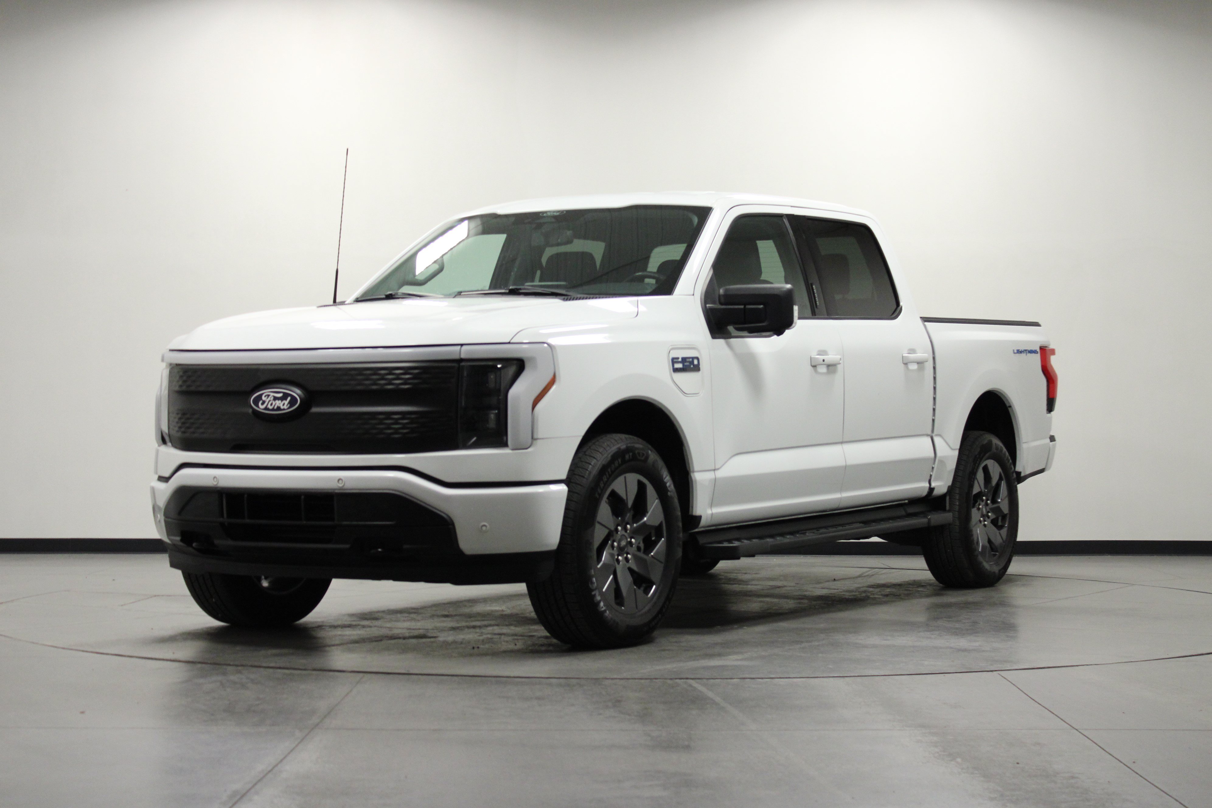 Used 2024 Ford F150 Lightning Flash AWD/4WD image 8