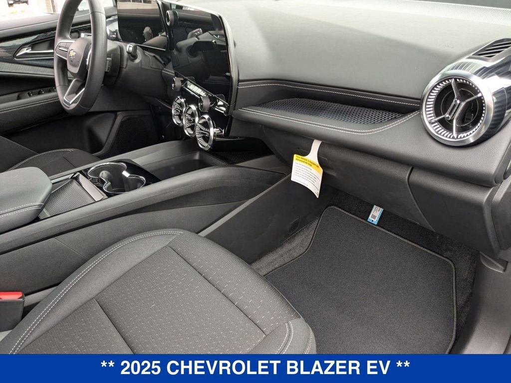 New 2025 Chevrolet Blazer EV LT image 31