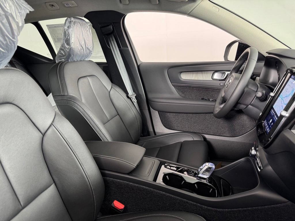 New 2026 Volvo XC40 B5 Plus w/ Protection Package Premier AWD/4WD image 2