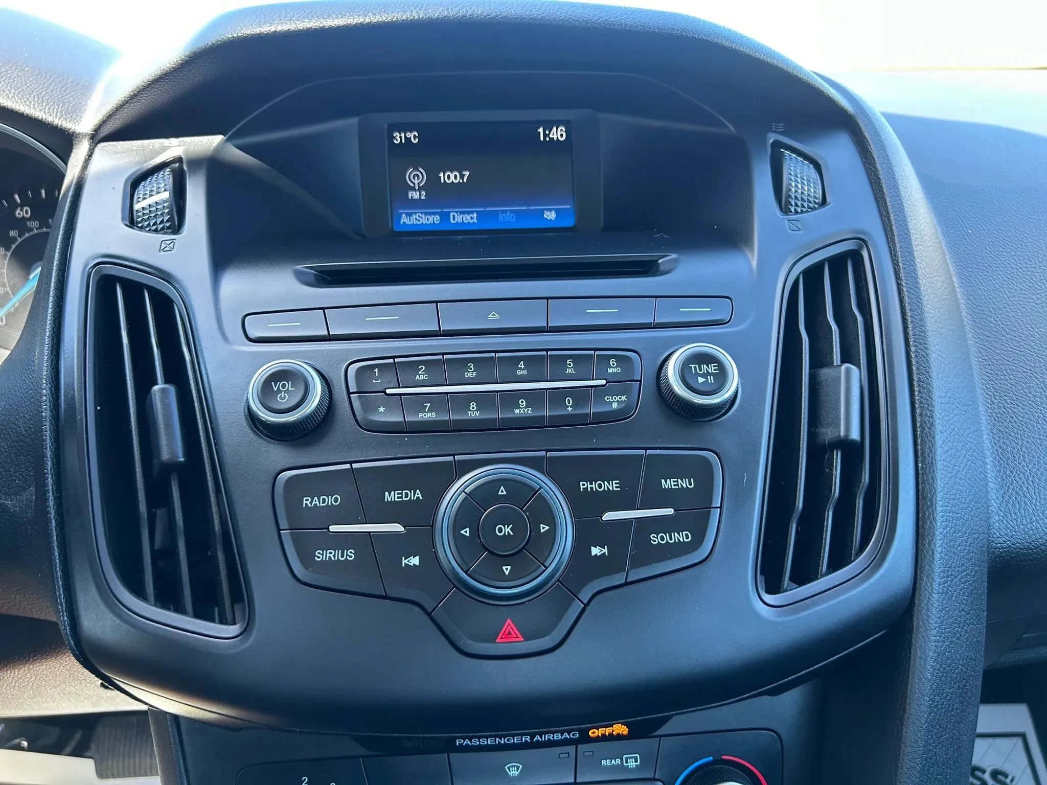Used 2015 Ford Focus SE FWD image 18