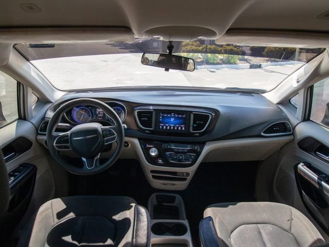 Used 2018 Chrysler Pacifica L FWD image 19
