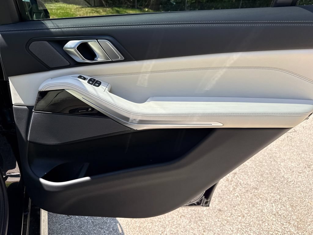 Used 2027 BMW X7 xDrive40i w/ M Sport Package AWD/4WD image 29