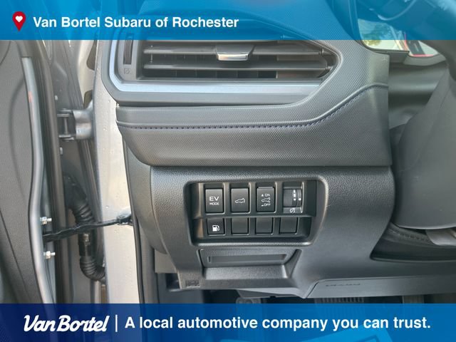 Used 2025 Subaru Forester Limited AWD/4WD image 17