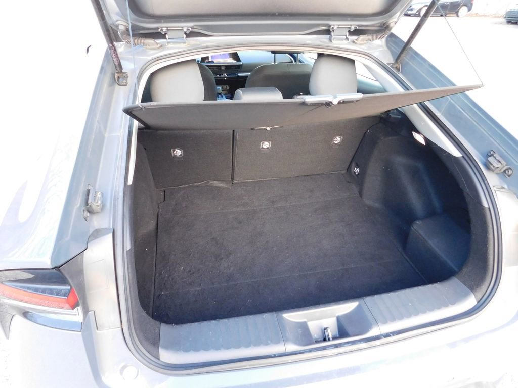 Used 2024 Toyota Prius LE image 7