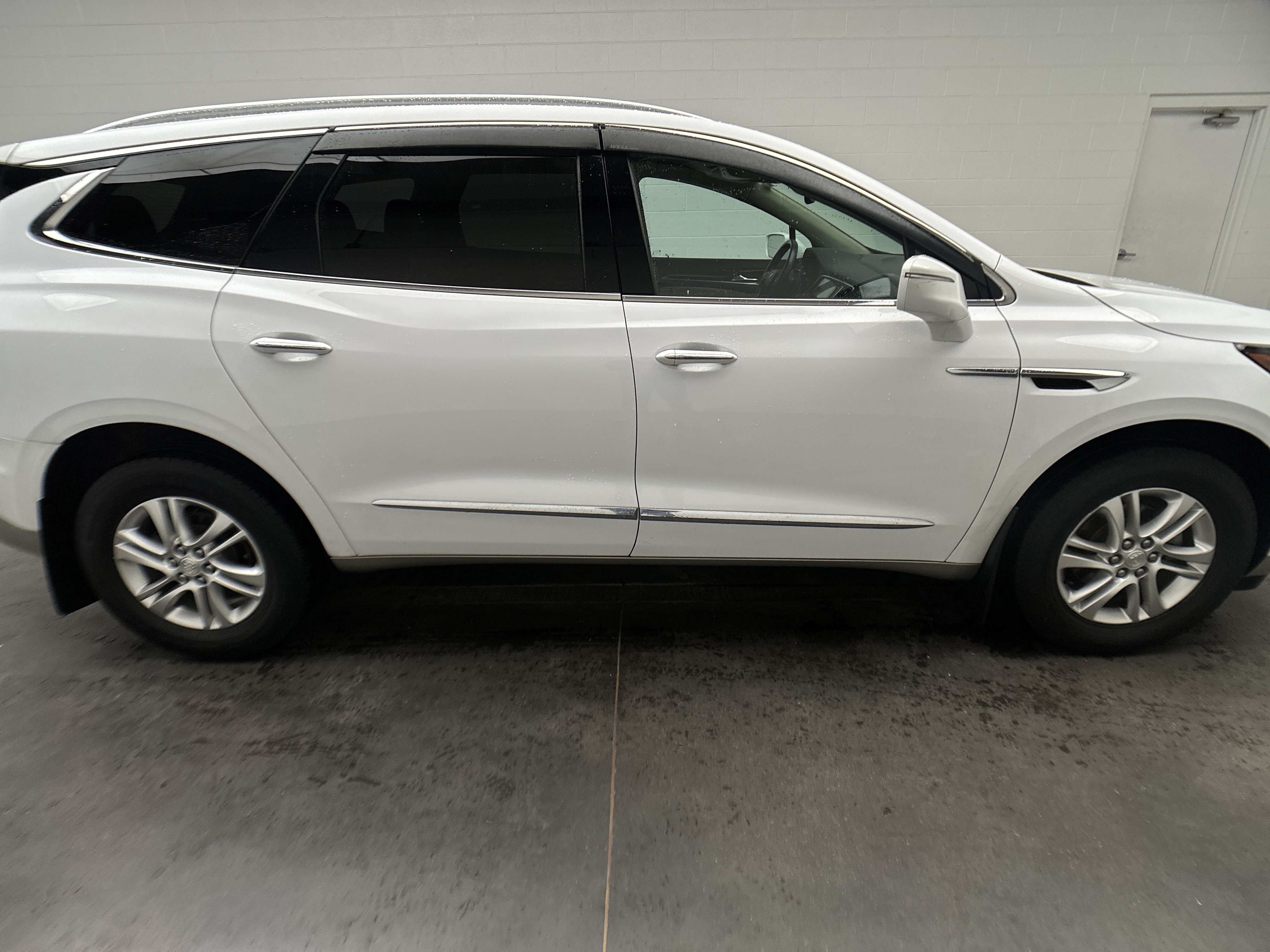 Used 2020 Buick Enclave Essence w/ Sound and Sites Package FWD image 10