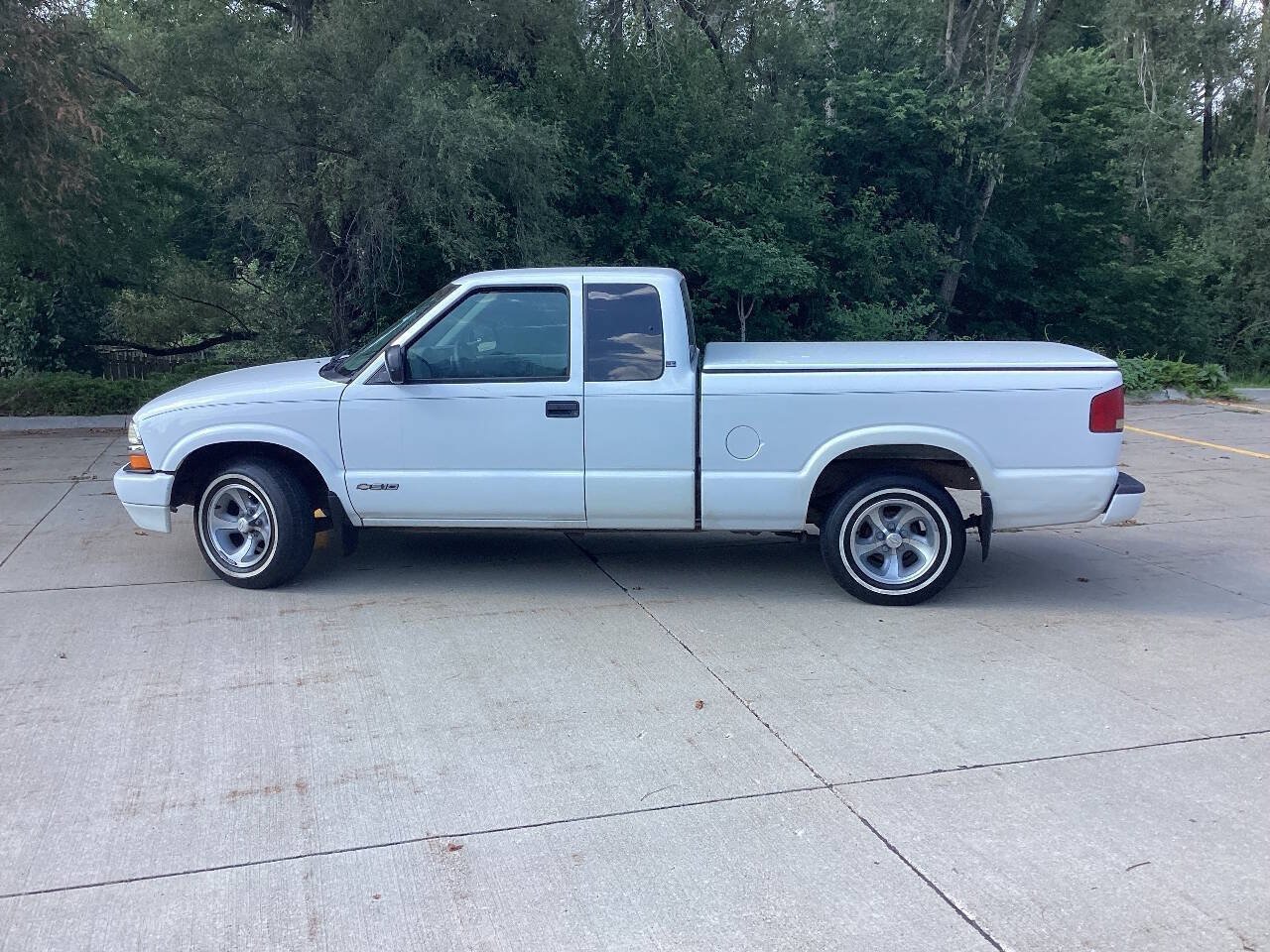 Used 1999 Chevrolet S10 Pickup LS w/ Preferred Equipment Group RWD image 5