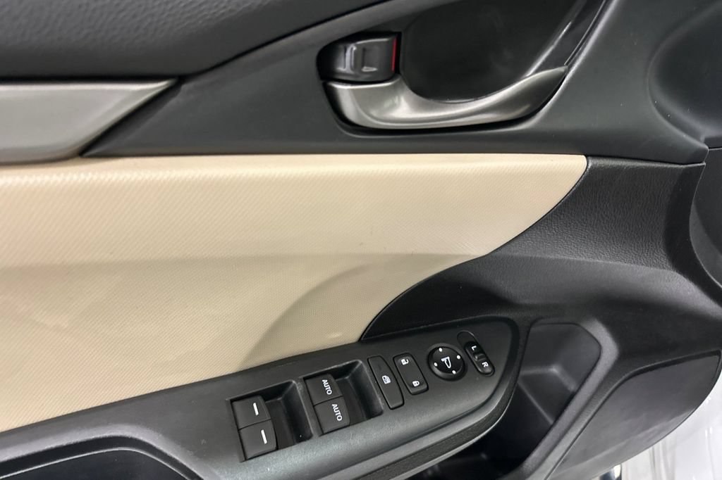 Used 2018 Honda Civic Sport image 11