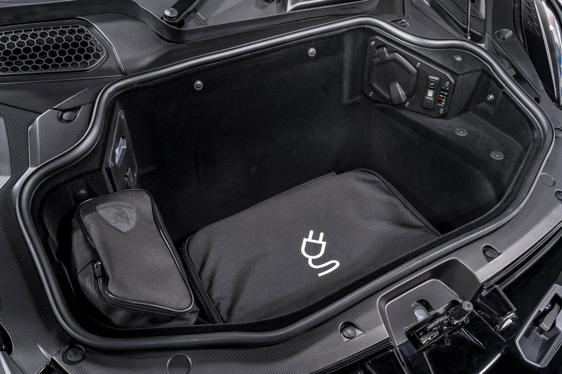 Used 2024 Lamborghini Revuelto image 37