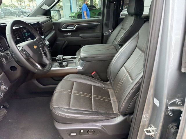 Used 2025 Chevrolet Silverado 1500 High Country w/ Technology Package AWD/4WD image 8
