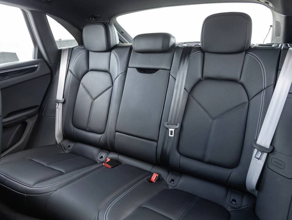 Certified 2025 Porsche Macan Turbo image 28