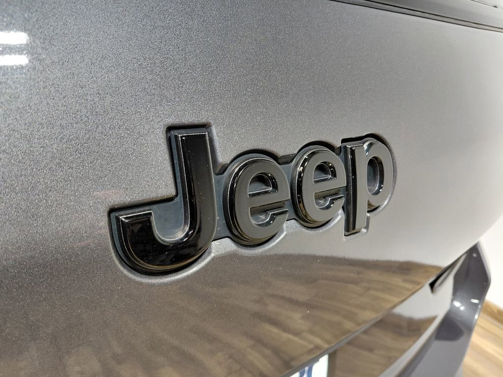 Used 2024 Jeep Grand Cherokee L Laredo AWD/4WD image 22
