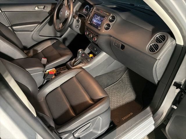 Used 2017 Volkswagen Tiguan S image 8
