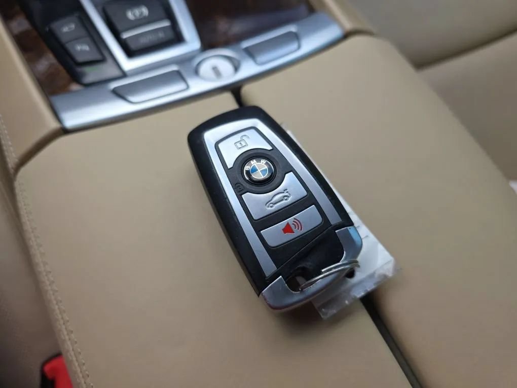 Used 2015 BMW 750Li RWD image 38