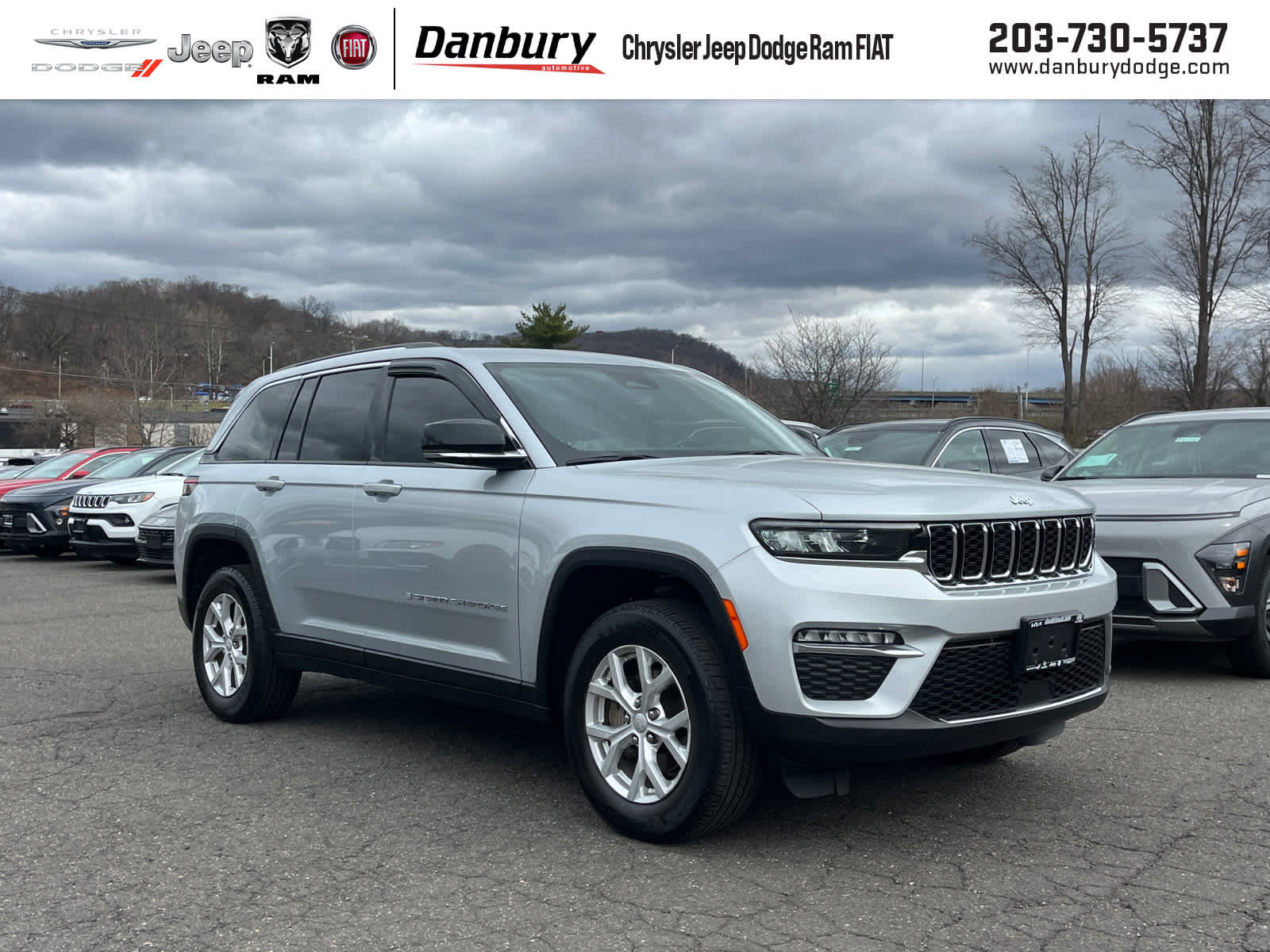 Certified 2023 Jeep Grand Cherokee Limited AWD/4WD image 1