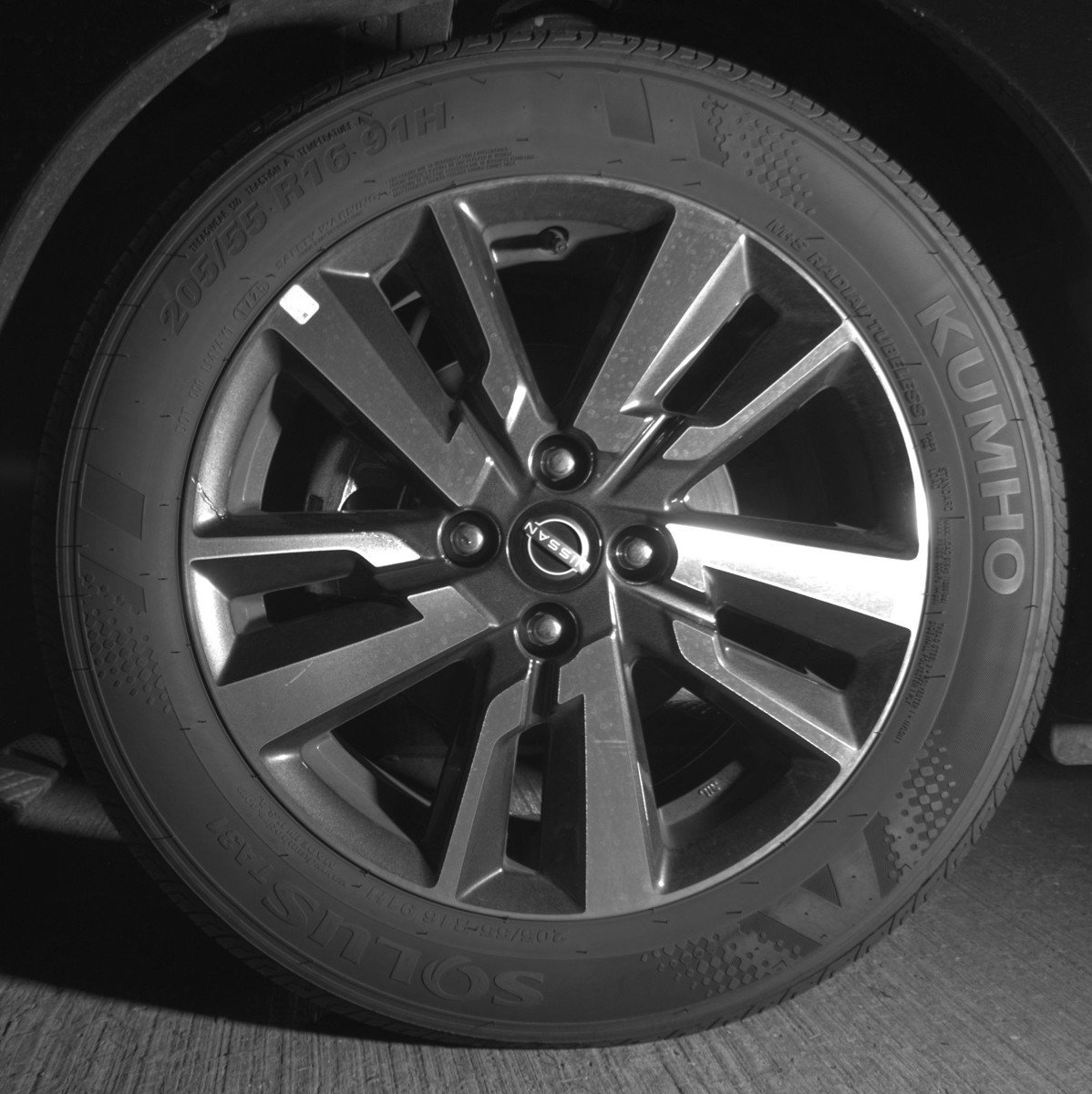 Used 2025 Nissan Versa SV image 12