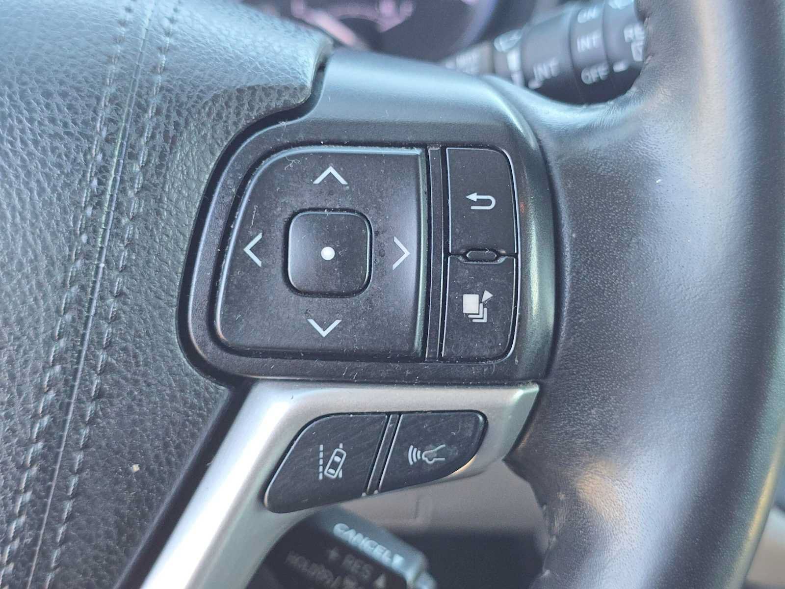 Certified 2019 Toyota Highlander XLE w/ Carpet Mat Package (TMS) AWD/4WD image 31