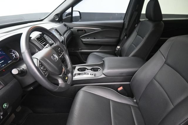 Used 2025 Honda Passport EX-L image 17