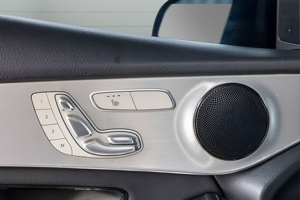 Used 2019 Mercedes-Benz GLC 300 image 32