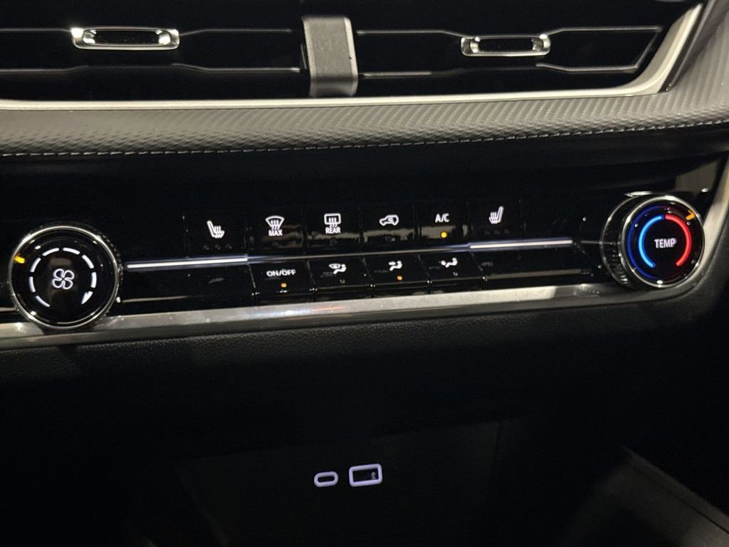 Used 2026 Chevrolet Equinox LT image 17