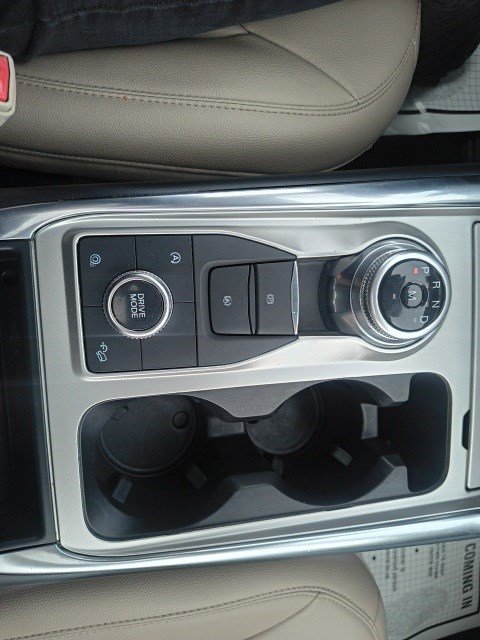 Used 2020 Ford Explorer XLT w/ Equipment Group 202A image 25