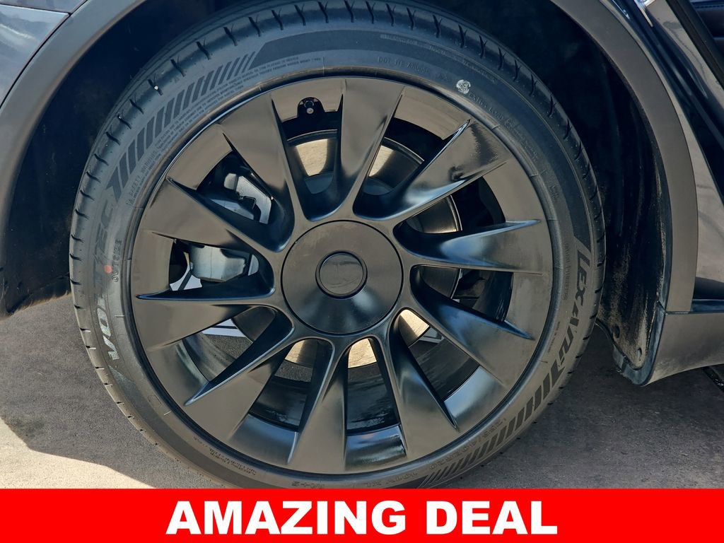 Used 2022 Tesla Model Y Long Range image 39