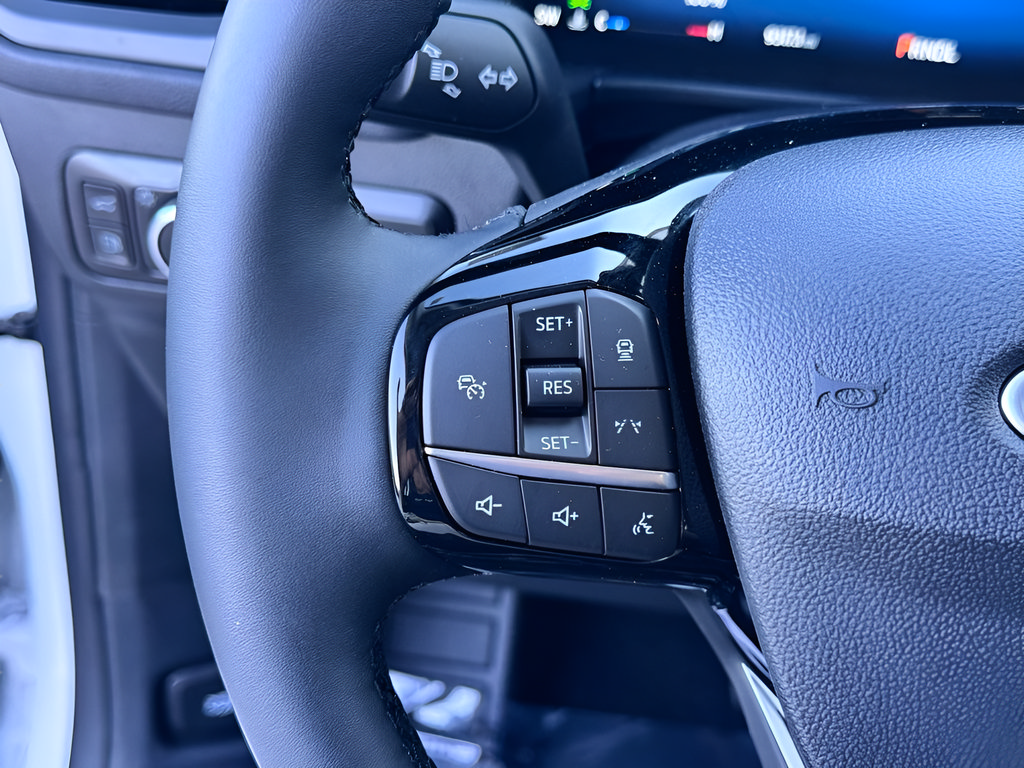 Used 2025 Ford Escape Platinum w/ Premium Technology Package FWD image 23