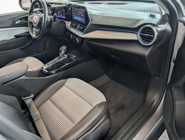 Certified 2025 Chevrolet Trax LT w/ Driver Confidence Package image 14