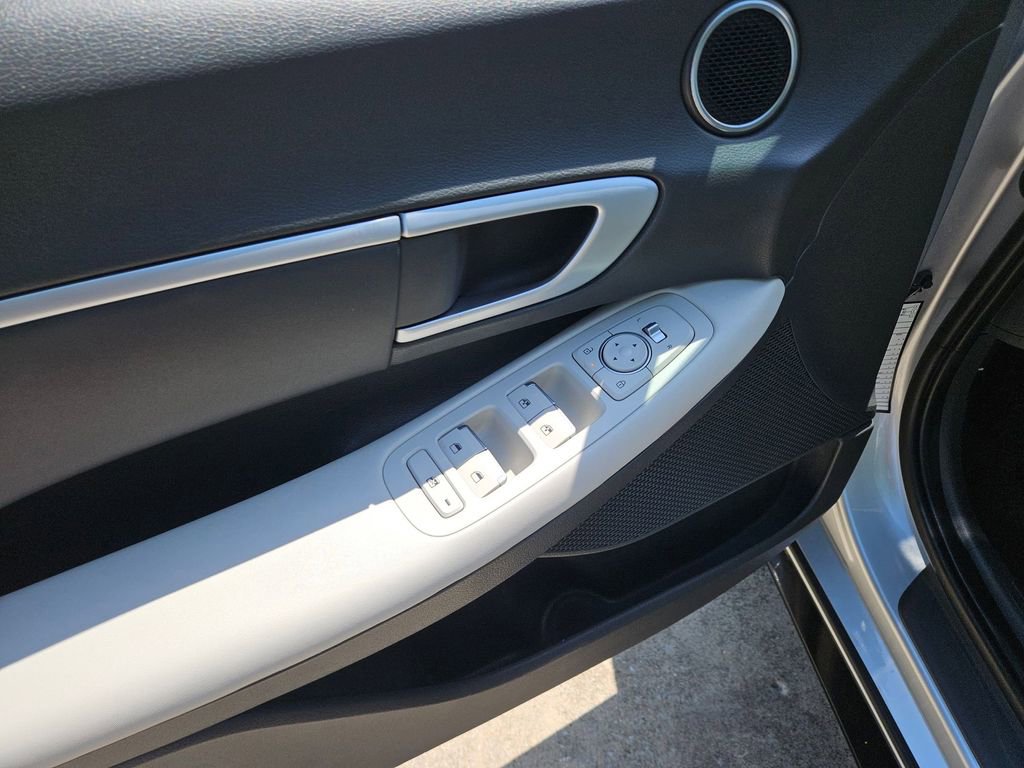 Used 2025 Hyundai Sonata SEL FWD image 15