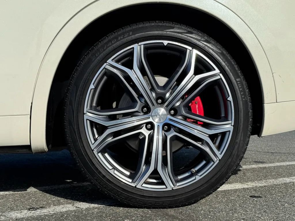 Used 2019 Maserati Levante GranLusso image 29