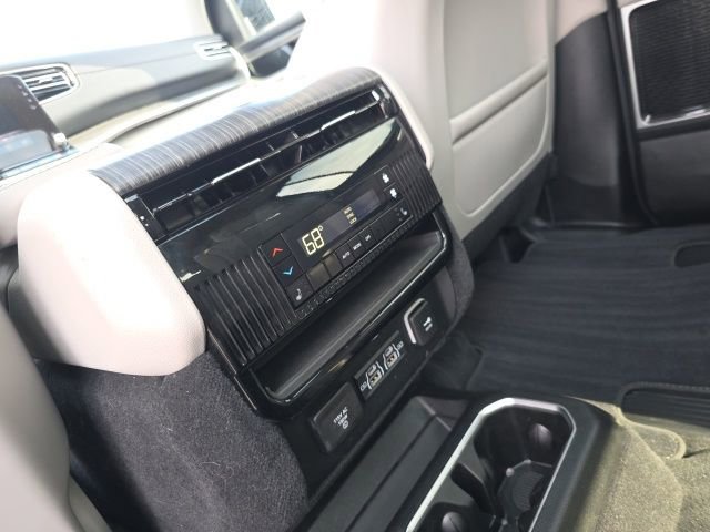 Used 2024 Jeep Wagoneer Series III w/ Premium Group I AWD/4WD image 45