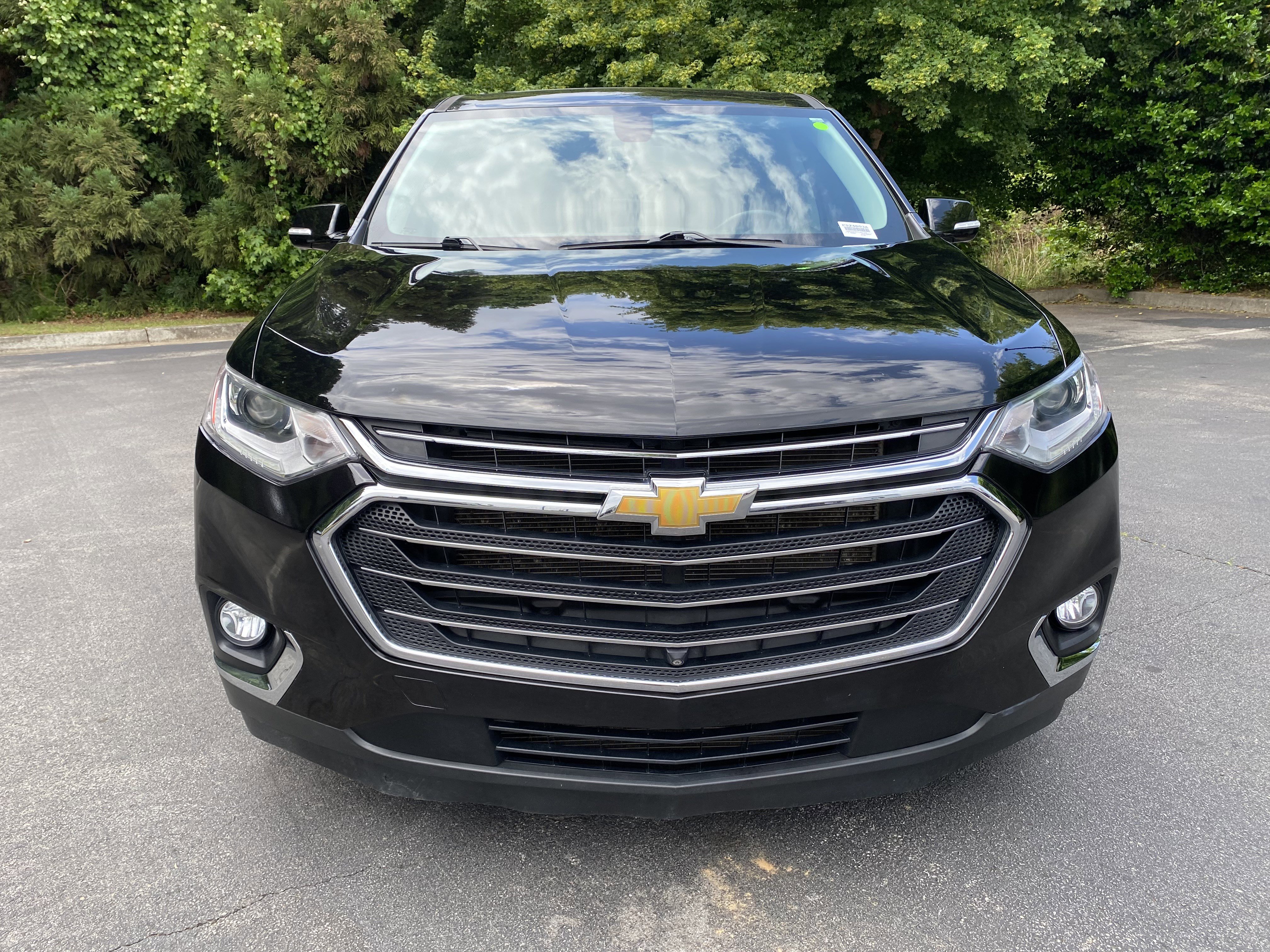 Used 2020 Chevrolet Traverse LT w/ LT Premium Package FWD image 3